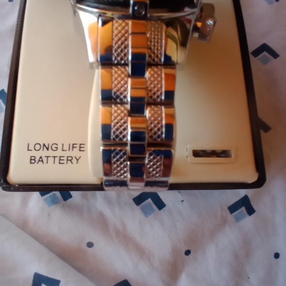 Invicta Bolt Chronograph Silver Dial Stainless Steel Ladies Watch! - Picture 10 of 11